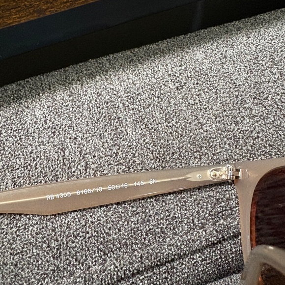 Ray-Ban sunglasses (RB4305). Polished beige frame/brown gradient lenses - Picture 5 of 12